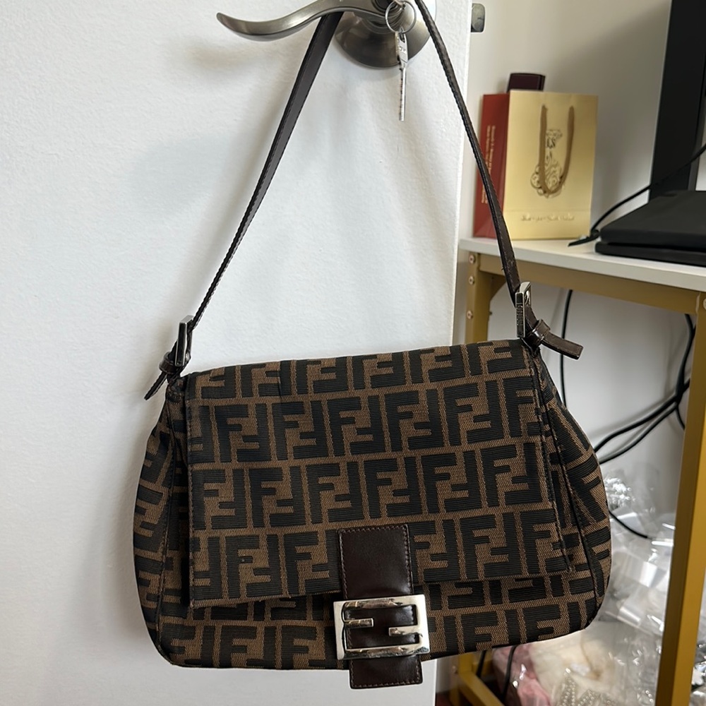 FENDI
Zucca Mamma Baguette handbag/shoulder bag